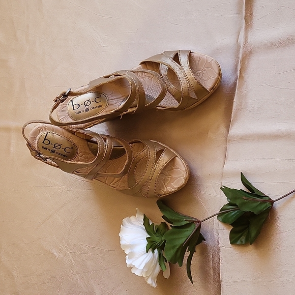 Born Concept | Shoes | Born Concept Nwob Womens Sassy Gold Leather ...